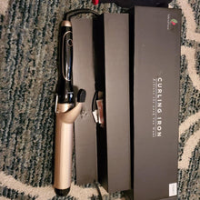 Load image into Gallery viewer, A6174，Curling Iron 1 1/2-inch Dual Voltage Instant Heat
